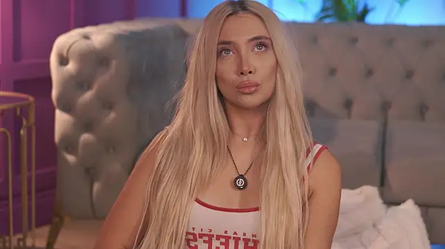 HottieJessyeX - Put some oil over my ass