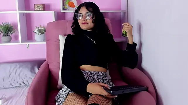 MirandaBunnie - TOPLESS TEASING <3