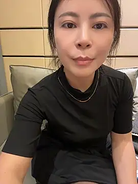 YaoYao8888 - 只穿内衣内裤直播3分钟