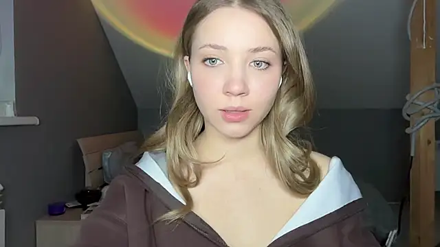 Blondesveg - Play with boobs🍑