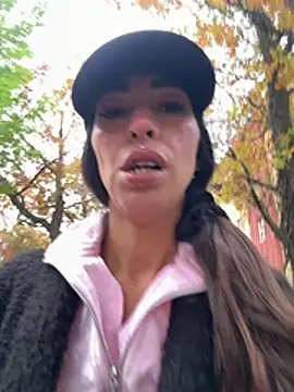 Lalla-Amani - Enlève le soutif 👙 NO BRA Exhib🔥