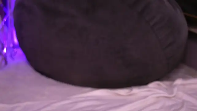 EmmaEmber - Keep this pussy hot and wet