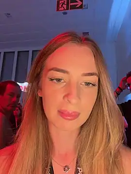 EvieEvans - Show tits to stranger