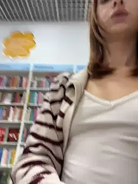 Outdorable - Pull down top near stranger 🫨