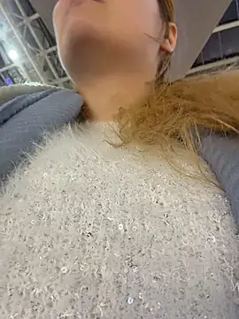 AdelRich - Show tits in mall