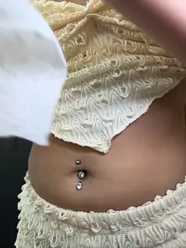 Valentina-gomezz - DOMI INSIDE DEEP + SPIT MY TITS IN MALL