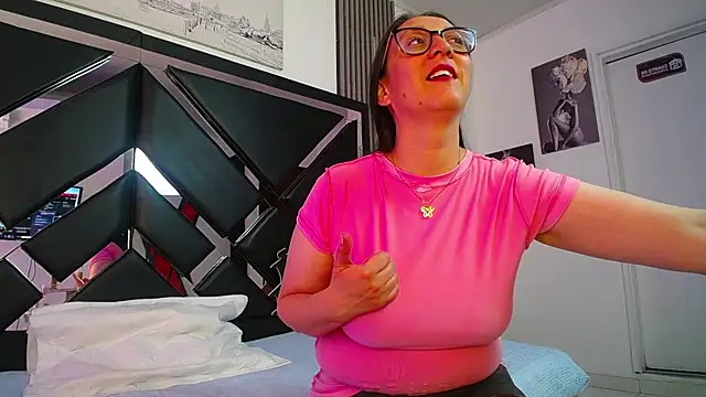 Lyrasweet - Show tits + suck