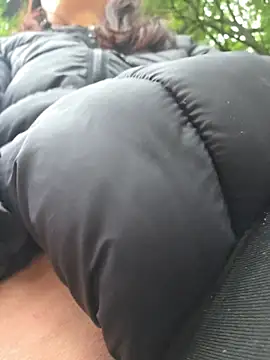 Risky_woman - IN PUBLIC PARK. .FOUNTAINE SQUIRT