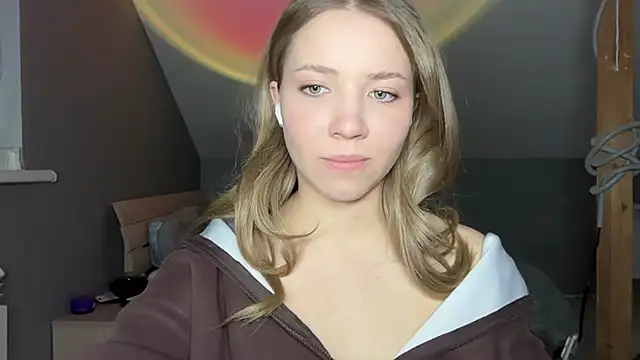 Blondesveg - Play with boobs🍑