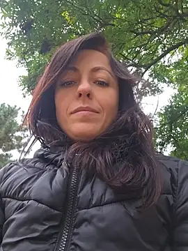 Risky_woman - IN PUBLIC PARK. .FOUNTAINE SQUIRT