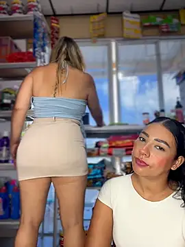 Sammyqueenx21 - 2 naked girls at the store