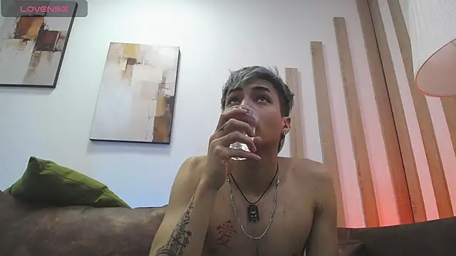 Ari_Stonne - Deepthoat + nipple game 😈🥵