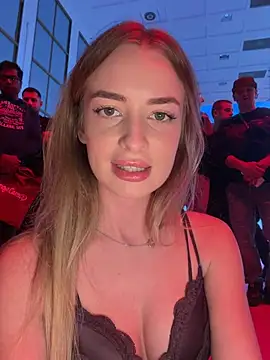 EvieEvans - LAST TIPPER GETS PORN WITH 50 STRANGERS