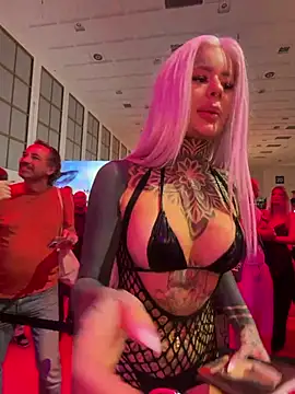 Bambixboo - free boobs in front of stranger