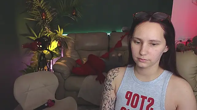 HotCaramellsTV - SHAKE TITS +:gift:4LT