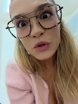Nicoleevien - touch my pussy lips, go out😳LT=VID 🎁