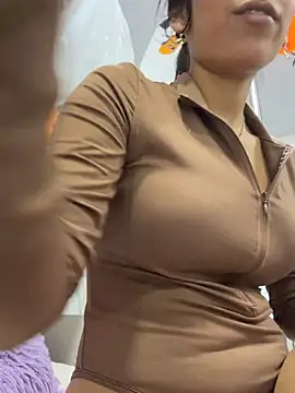 LiaSchmidt - Plug in ass + fingers in clit