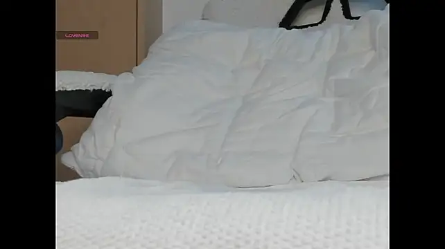ElunorLIve - finger inside my tight pussy
