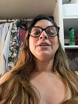 Mariiii_morena - Peladinha e mostrando por 3 minutos