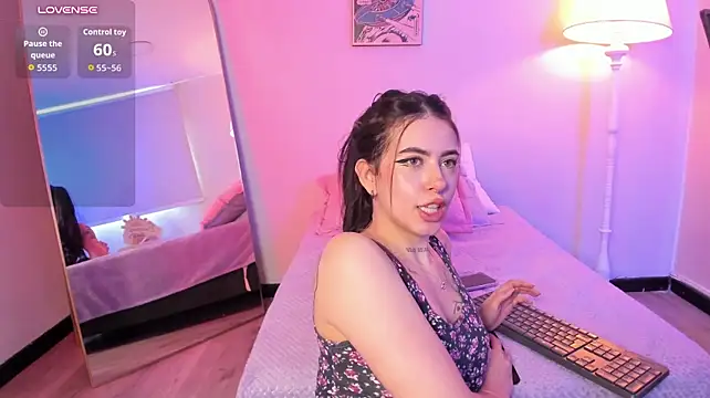 Alice_Vixen - Spank my ass closeup cam
