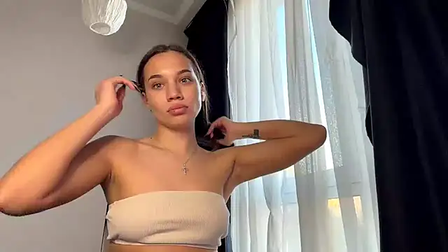 AllineSkrobacki - Flash my panties