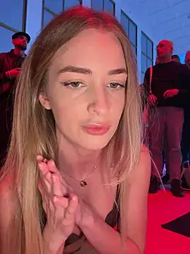 EvieEvans - LAST TIPPER GETS PORN WITH 50 STRANGERS