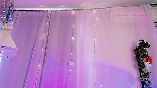 Liccy_hall - My fingers join the party in my mouth