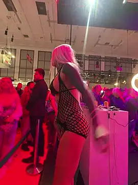 Bambixboo - free boobs in front of stranger