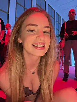 EvieEvans - LAST TIPPER GETS PORN WITH 50 STRANGERS