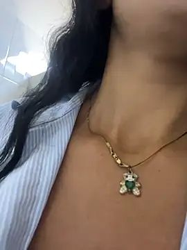 LuxeBrunetteXXX