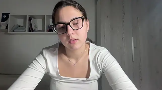 Rubymoonv - Stroke my nipples🔞