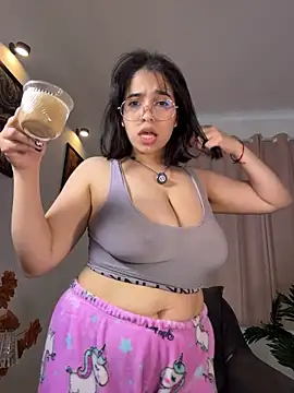 Tati_reyess - how that tits look?