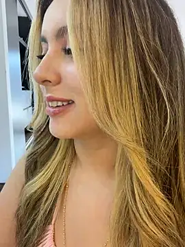 Cloee_Rainbow1 - Two fingers inside the pussy🤘🏼👀😈