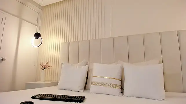 Bella_velvet7 - Show my boobs and squeeze
