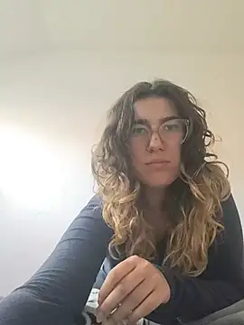 GloriaVeil - Show my boobs and make my nipples hard🍒