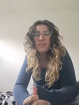 GloriaVeil - Show my boobs and make my nipples hard🍒