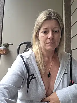 NikkiBlisss - Play w pussy PVT OPEN