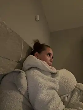 Poppylooloo - Close up pussy play