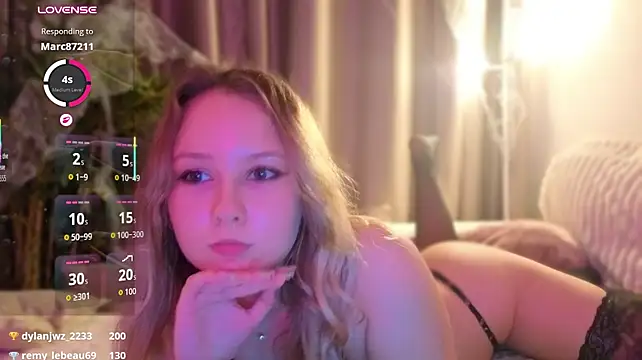 Queenneee - rub pussy