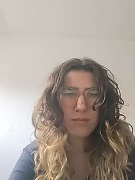 GloriaVeil - Show my boobs and make my nipples hard🍒