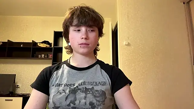 Nellyts - flash boobs