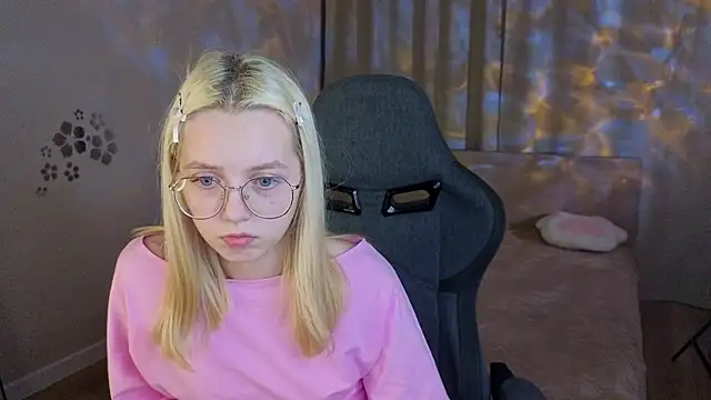 Mollyy_snow - You choose my pose