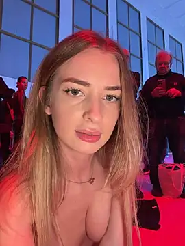 EvieEvans - LAST TIPPER GETS PORN WITH 50 STRANGERS