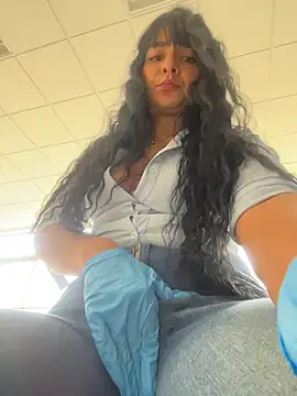LuxeBrunetteXXX - Luna, go play in your boss's office.