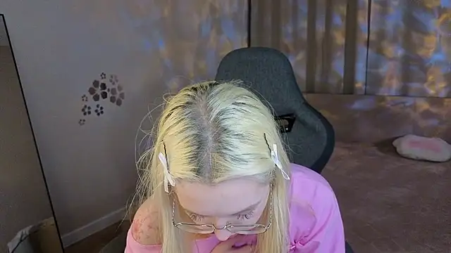 Mollyy_snow - You choose my pose