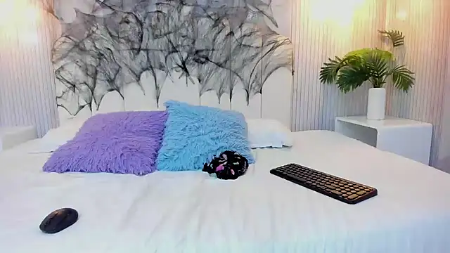 Arietta_skinny - I play on top of the pillow 🥵💦