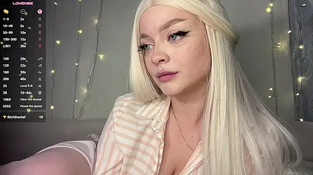 ElsaJeanX - 5 playful booty slaps