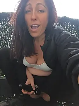 Risky_woman - IN PUBLIC PARK. .FOUNTAINE SQUIRT