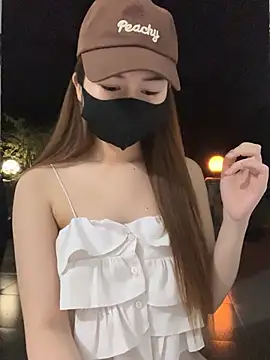 My_Melodyy - Make me cum pussy in public garden 🪴😈