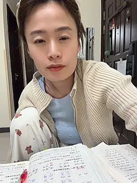 Saozi666 - 完成可选：挤奶水、口交黑鸡吧、小粉插入M腿、开双插票、骑乘视角、口叼内裤